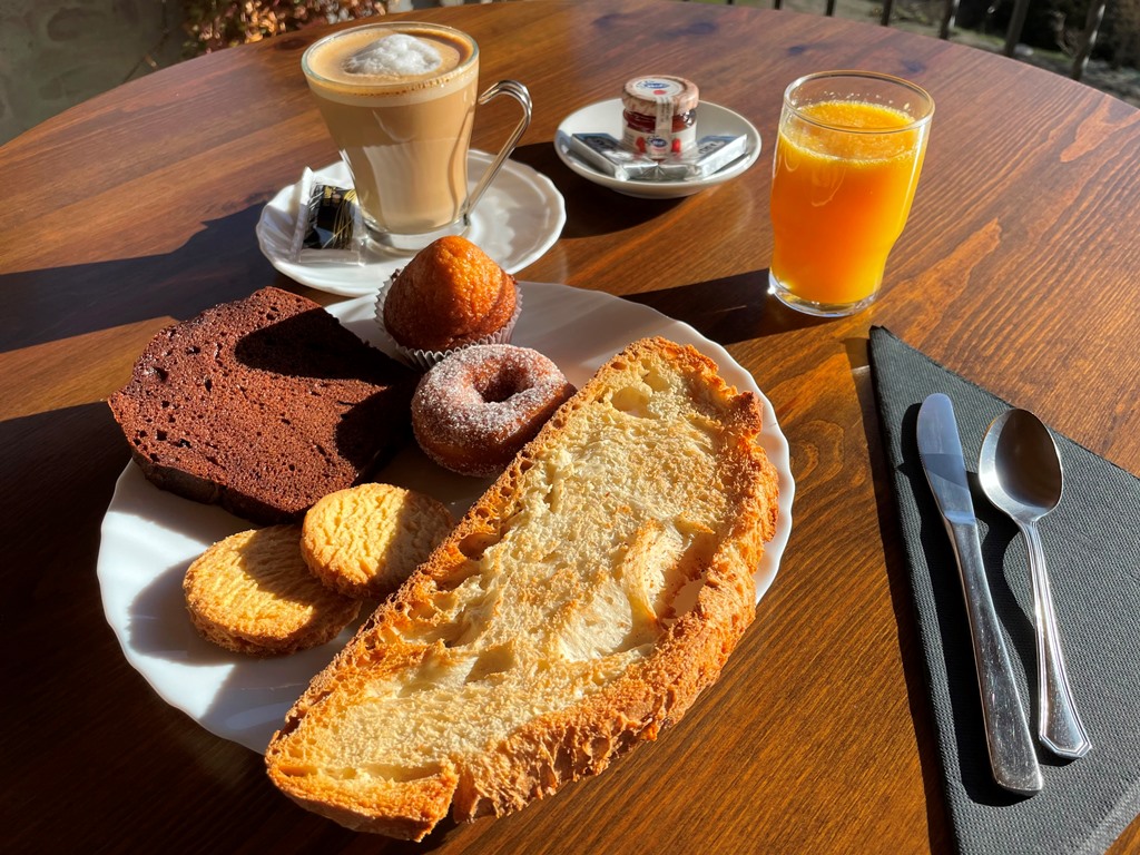 Desayuno dulce de Casa Taconera